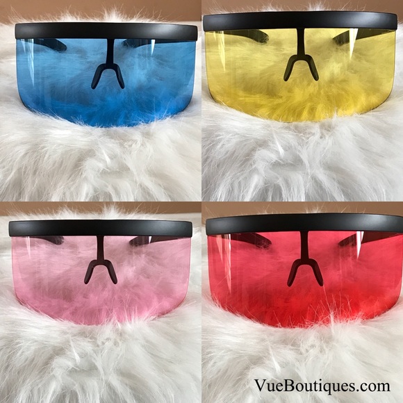 Accessories - Oversized visor sunglasses